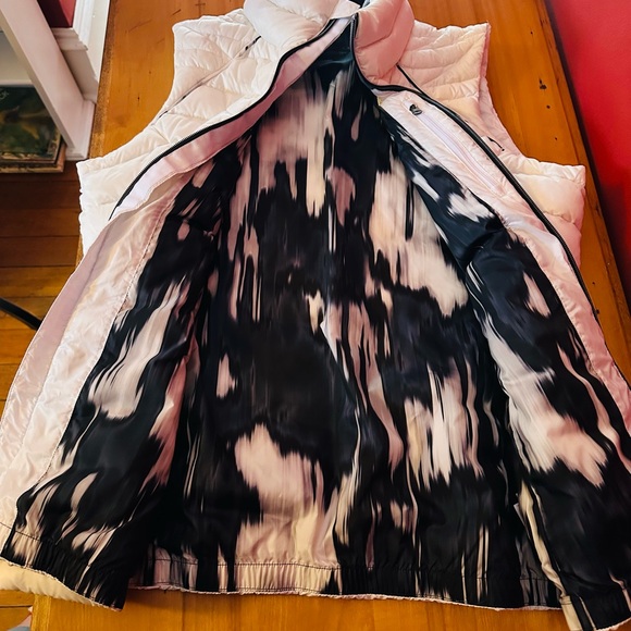 Women’s White Down Timeless Spyder Vest size XL - Picture 8 of 9